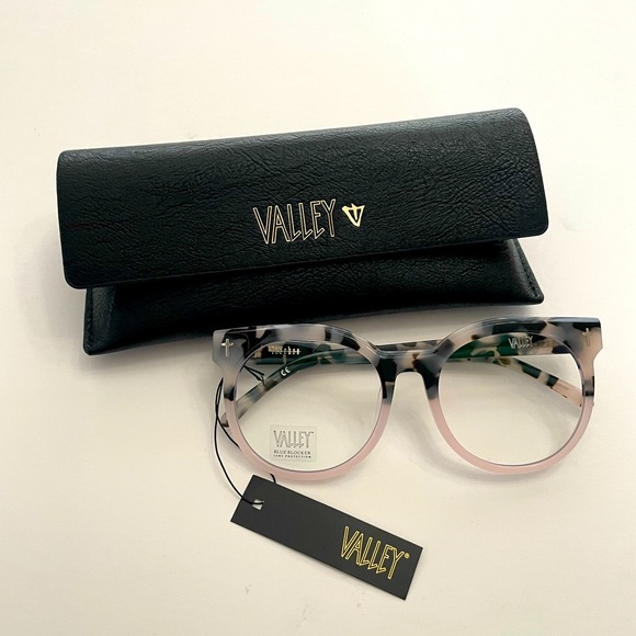 Valley Eyewear Accessories - NWT Valley Eyewear Leeches Blue Blocker Glasses